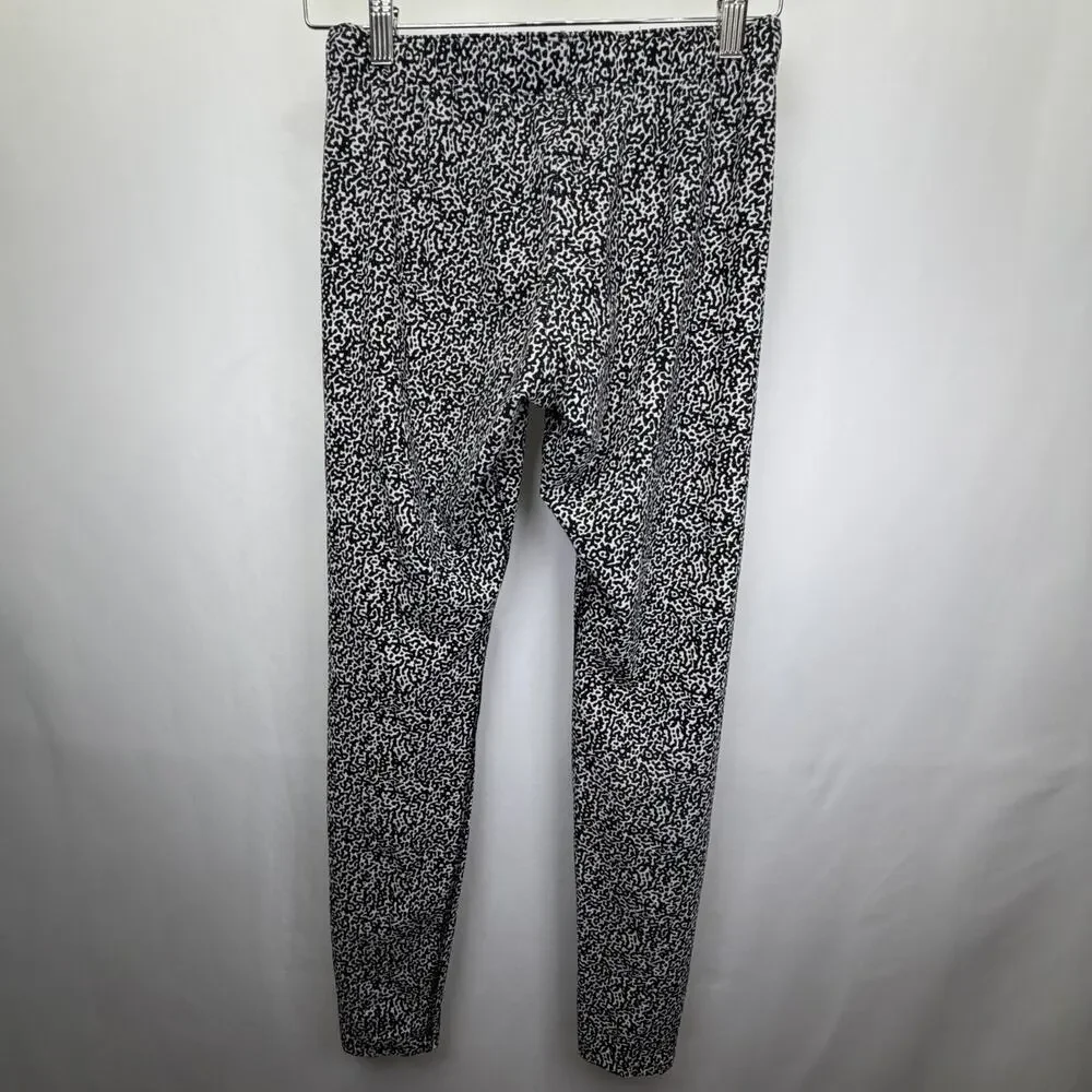 Women's‎ NIKE black and white leggings cropped Medium